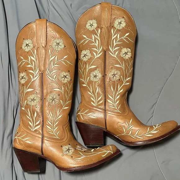 Ariat Tan Leather Embroidered Western Heeled Boots - Picture 1 of 7